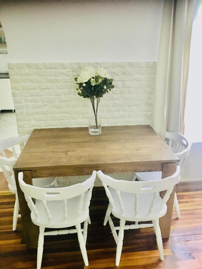 Romantic Two Bedroom Apartments In The Hills Of Budapest With Private Parking Eksteriør bilde
